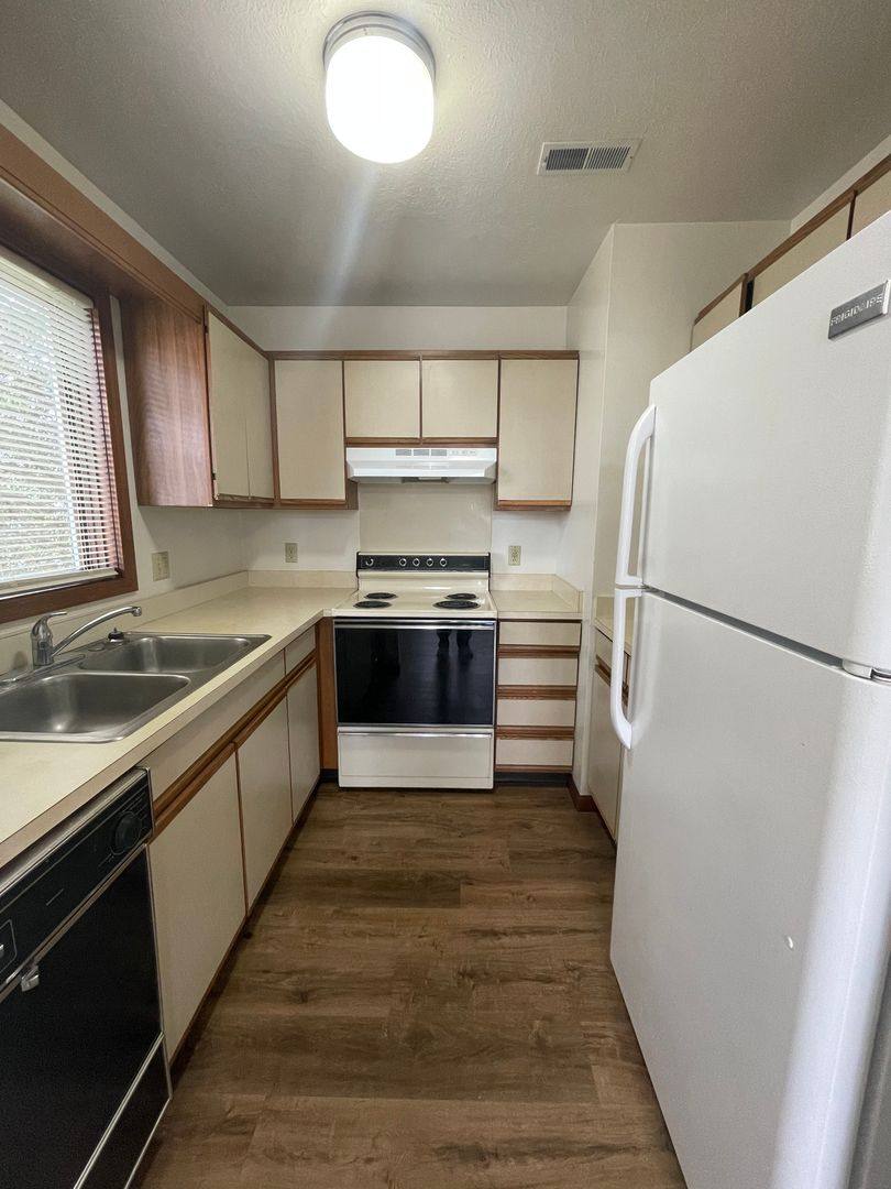 Apartment for rent at 211 Tanglewood Dr, Goshen, IN 46526