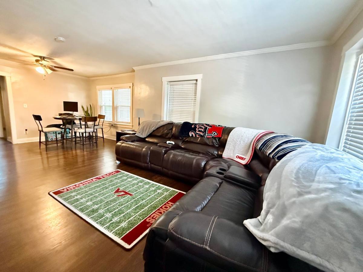Apartment for rent at 1115 W 40th St, Kansas City, MO 64111