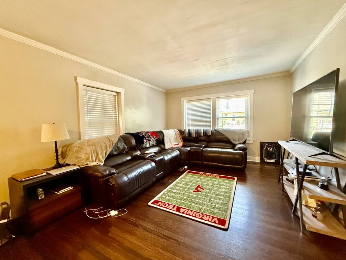 Apartment for rent at 1115 W 40th St, Kansas City, MO 64111