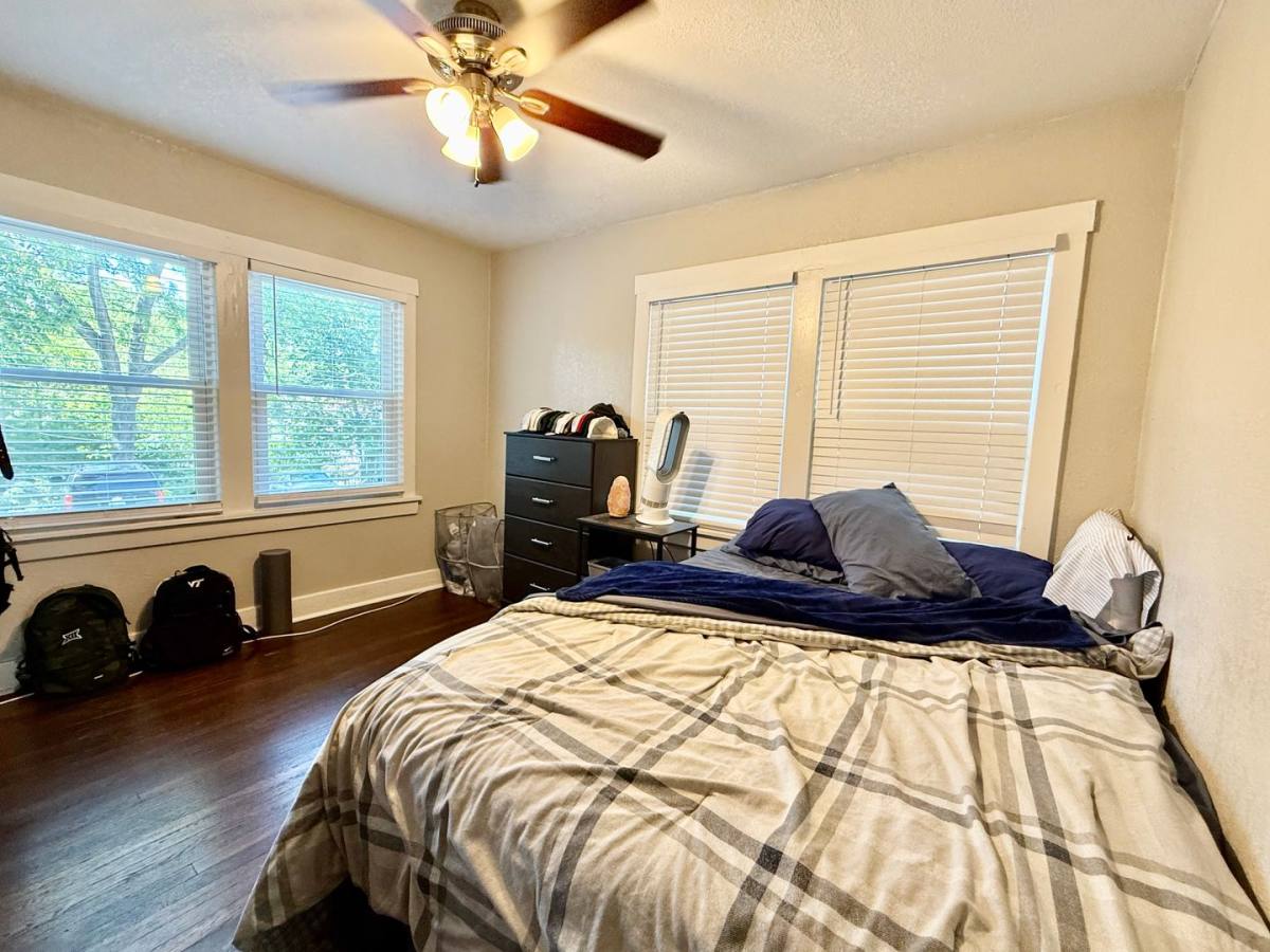 Apartment for rent at 1115 W 40th St, Kansas City, MO 64111