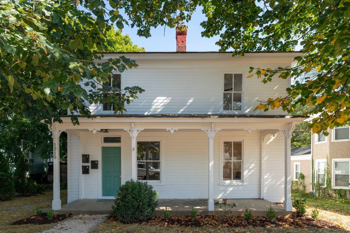 Apartment for rent at 1215 Walnut St, Staunton, VA 24401