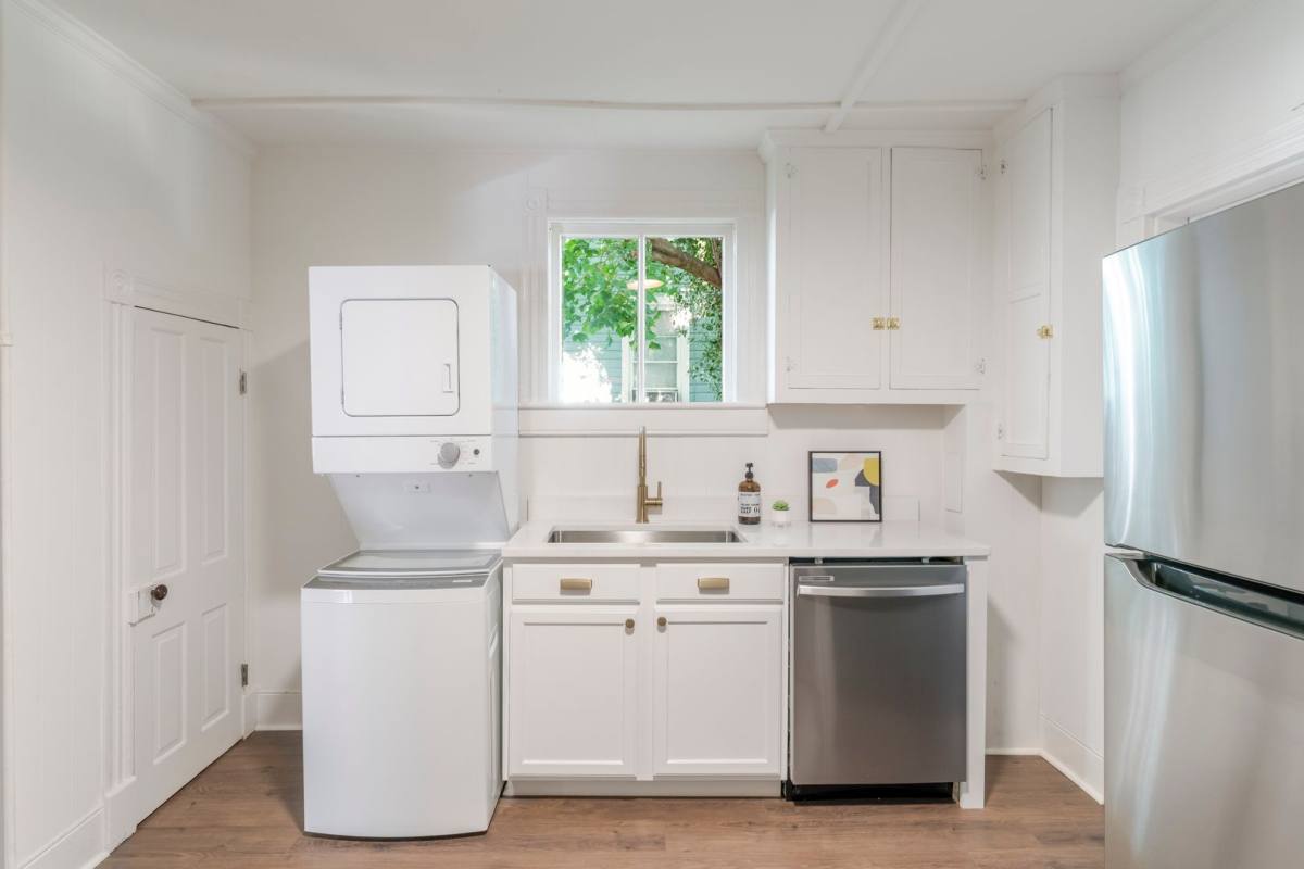 Apartment for rent at 1215 Walnut St, Staunton, VA 24401