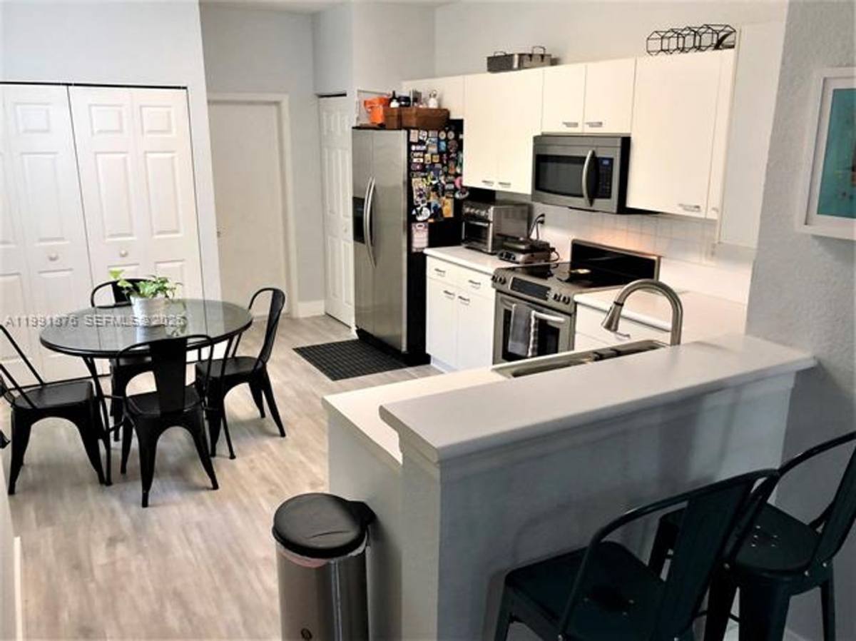 Townhouse for rent at 2233 Ensenada Terrace Th, Fort Lauderdale, FL 33327