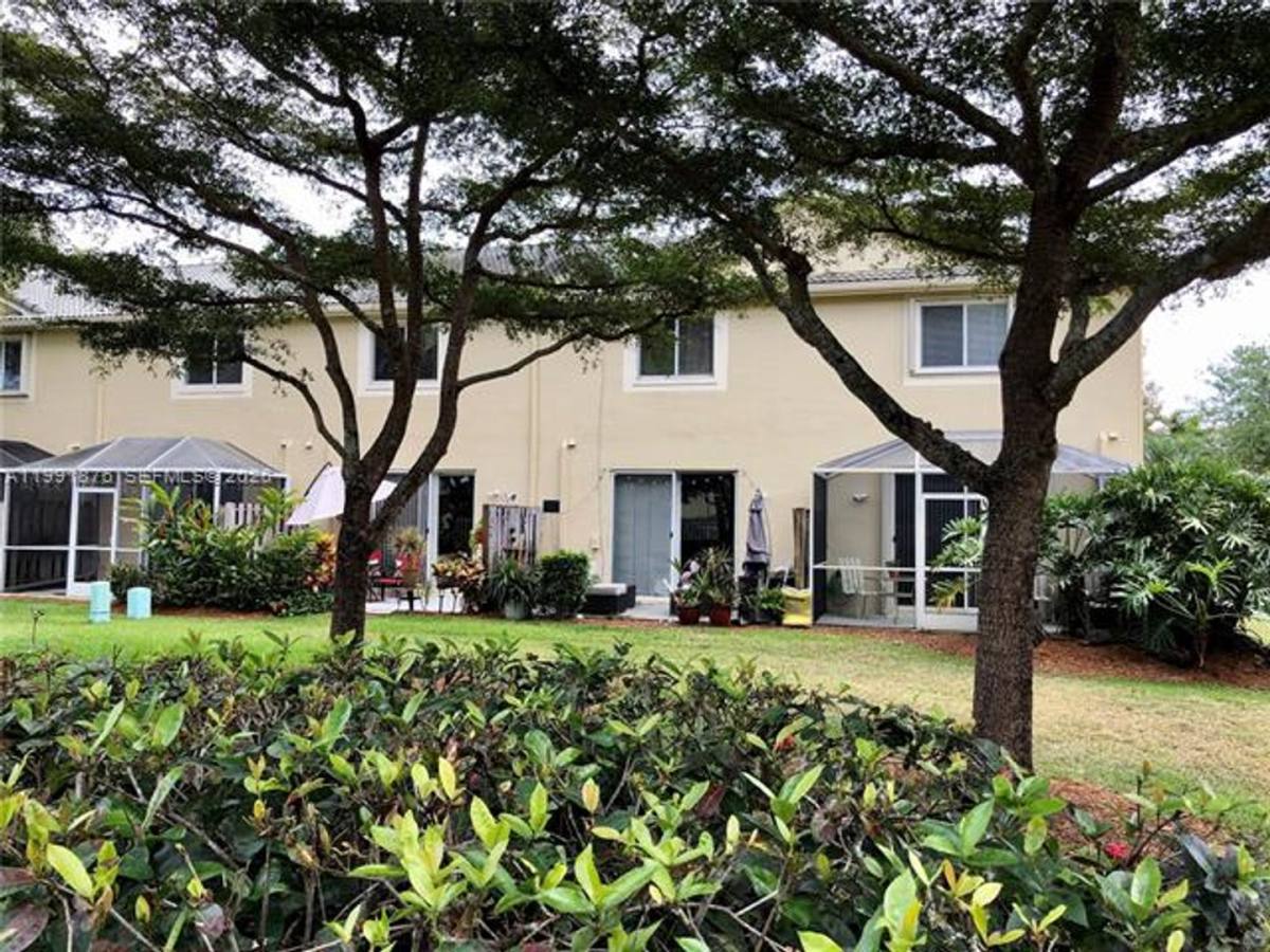 Townhouse for rent at 2233 Ensenada Terrace Th, Fort Lauderdale, FL 33327