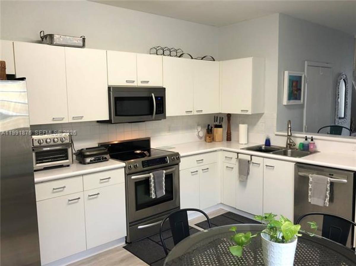 Townhouse for rent at 2233 Ensenada Terrace Th, Fort Lauderdale, FL 33327