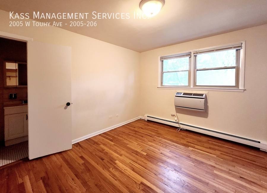 Apartment for rent at 2005 W Touhy Ave #206, Chicago, IL 60645