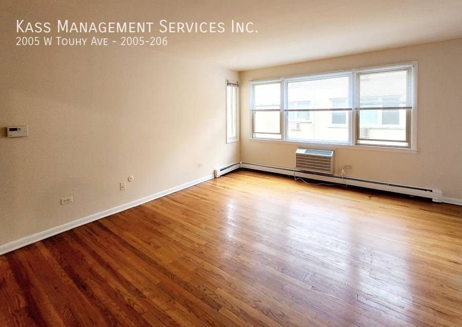 Apartment for rent at 2005 W Touhy Ave #206, Chicago, IL 60645