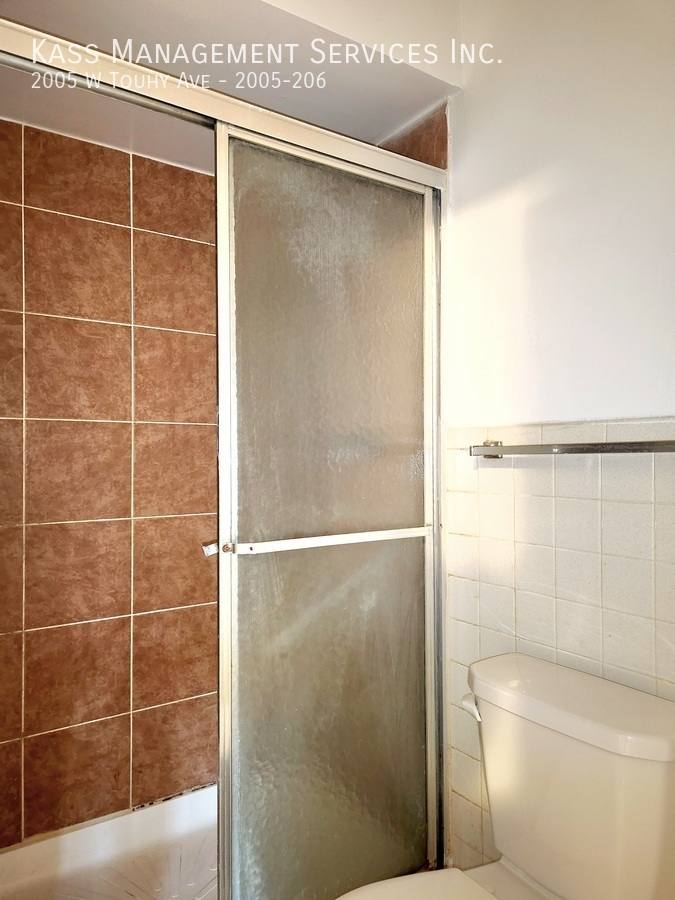 Apartment for rent at 2005 W Touhy Ave #206, Chicago, IL 60645