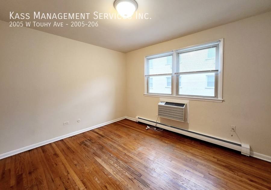 Apartment for rent at 2005 W Touhy Ave #206, Chicago, IL 60645