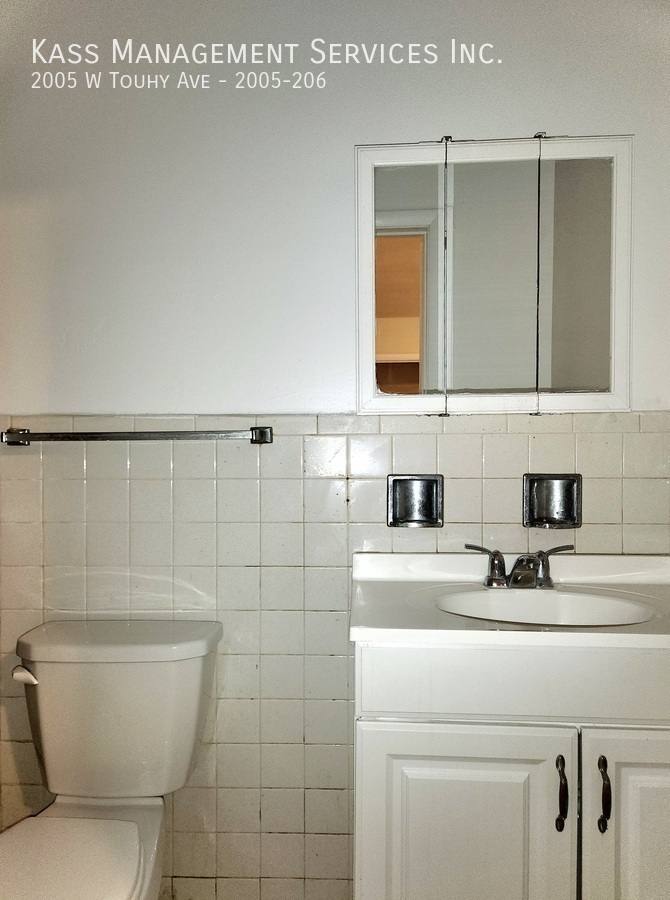 Apartment for rent at 2005 W Touhy Ave #206, Chicago, IL 60645