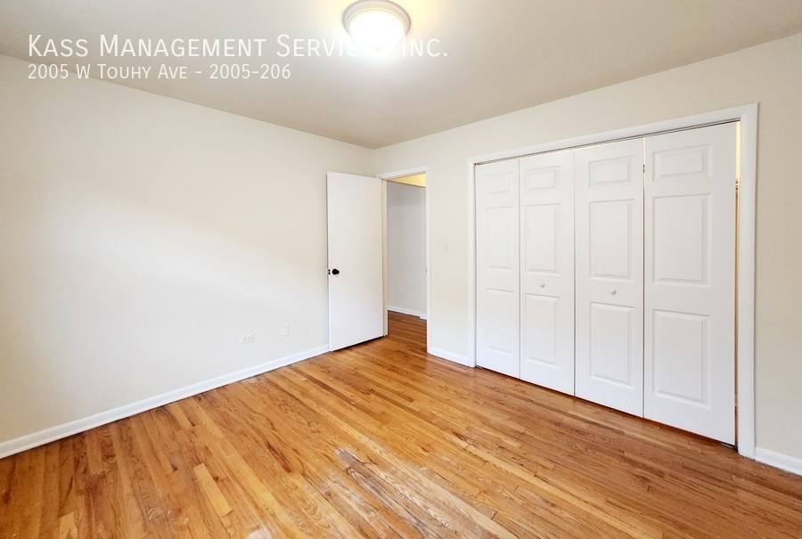 Apartment for rent at 2005 W Touhy Ave #206, Chicago, IL 60645