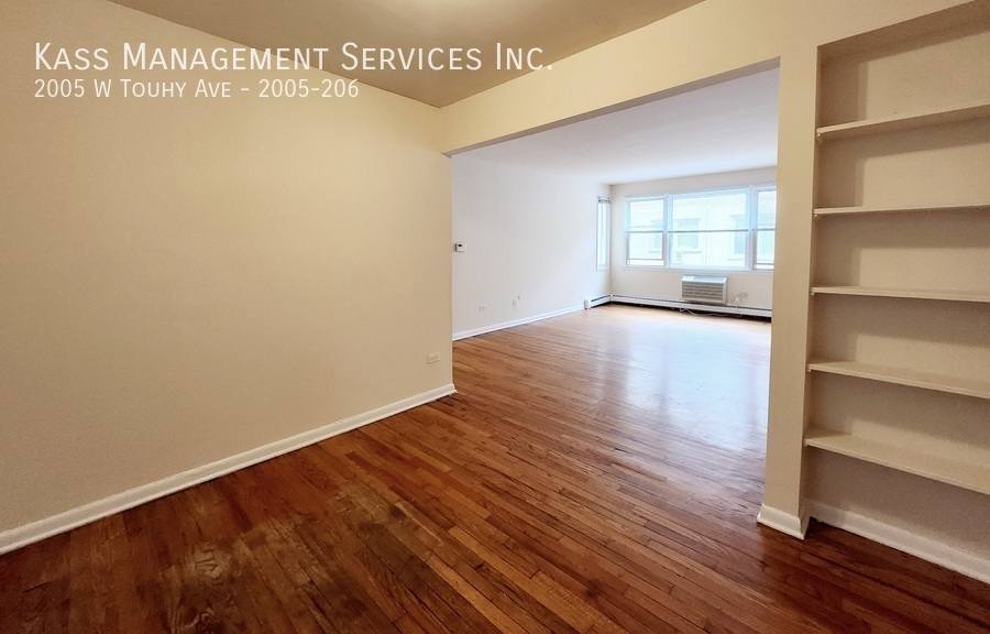 Apartment for rent at 2005 W Touhy Ave #206, Chicago, IL 60645