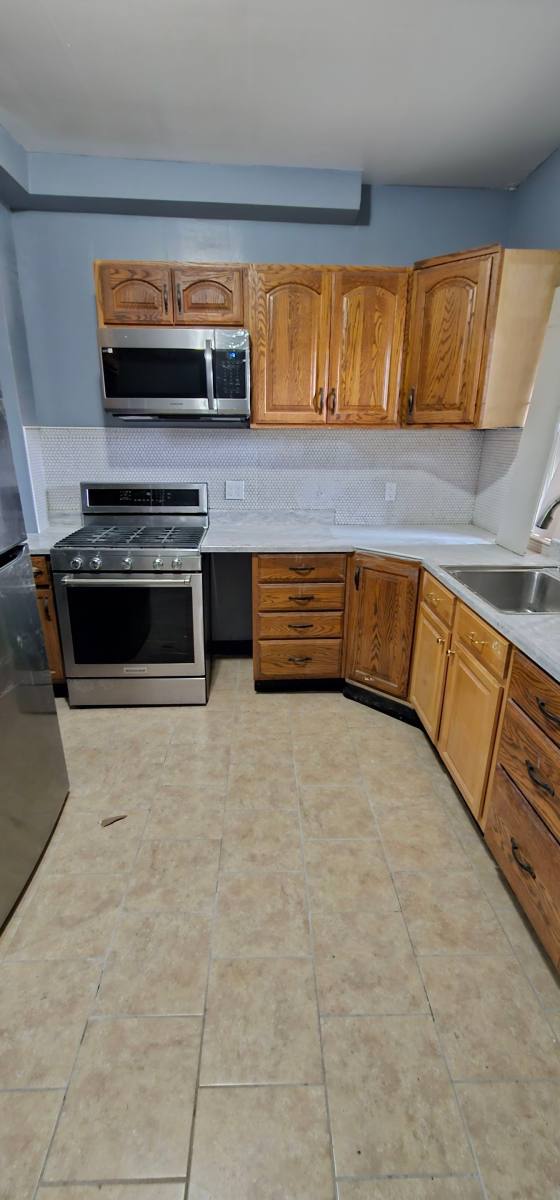Townhouse for rent at 1004 Appleton St, Baltimore, MD 21217