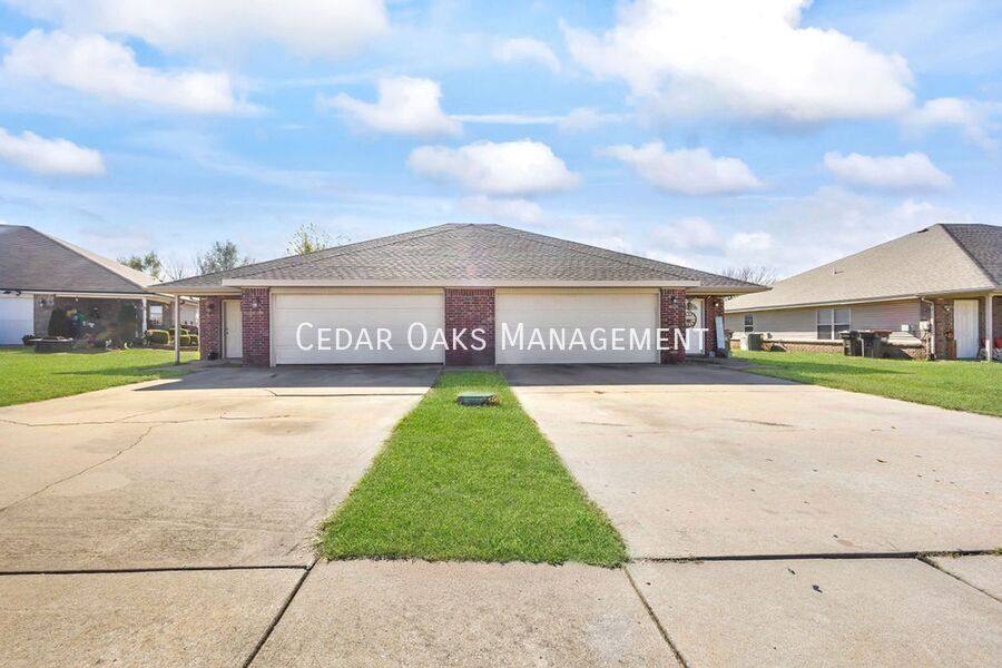Apartment for rent at 1290 Dove Loop #B, Springdale, AR 72764