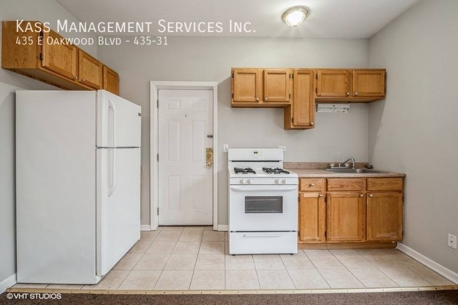 Apartment for rent at 435 E Oakwood Blvd #31, Chicago, IL 60653