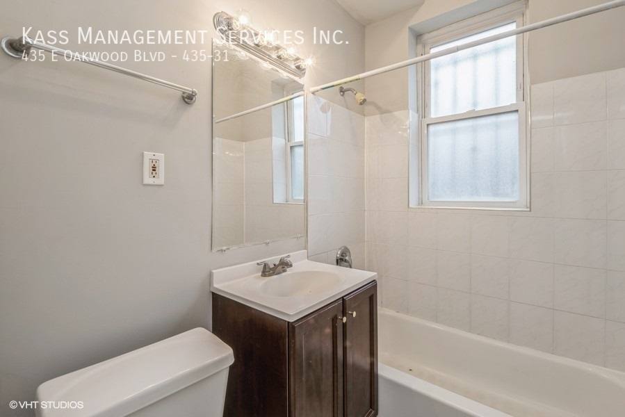 Apartment for rent at 435 E Oakwood Blvd #31, Chicago, IL 60653