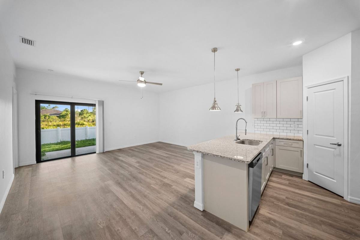 Apartment for rent at 26481 - 26483 Sandhill Blvd, Punta Gorda, FL 33983