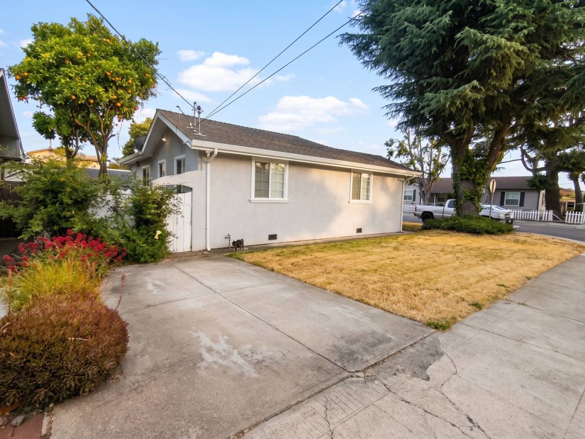 House for rent at 14700 Pansy St, San Leandro, CA 94578