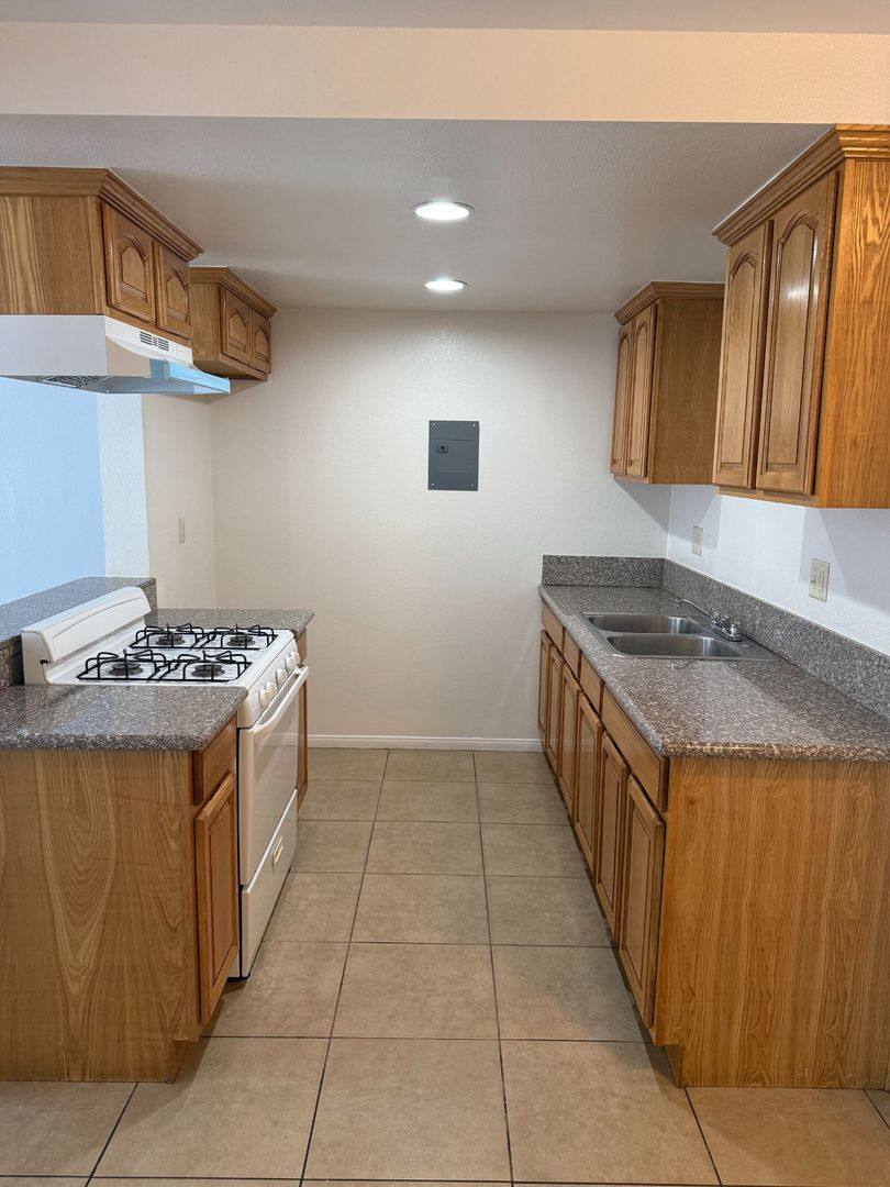 Apartment for rent at 1009 E Deodar St, Ontario, CA 91764