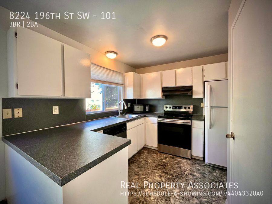 Townhouse for rent at 8224 196th St SW #101, Edmonds, WA 98026