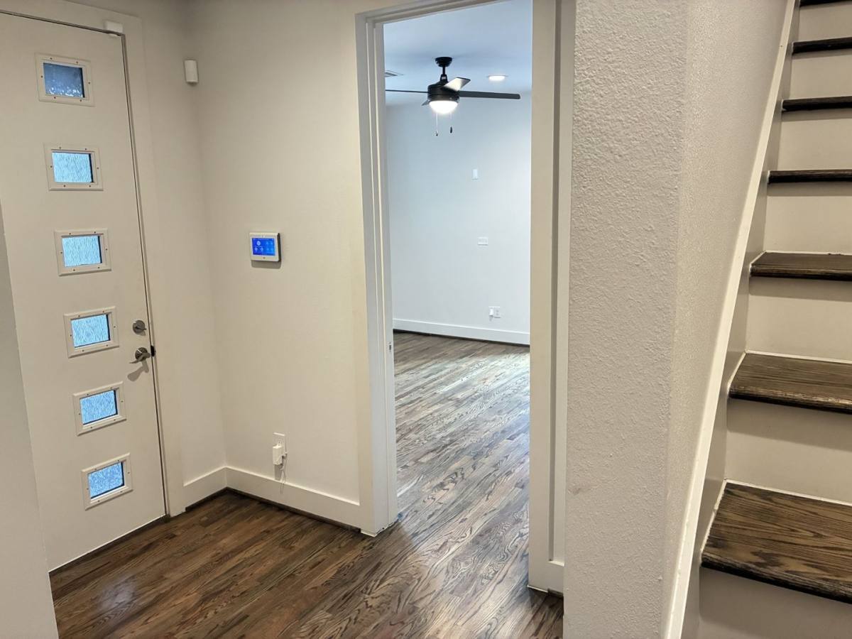 Townhouse for rent at 1535 W 24th St, Houston, TX 77008