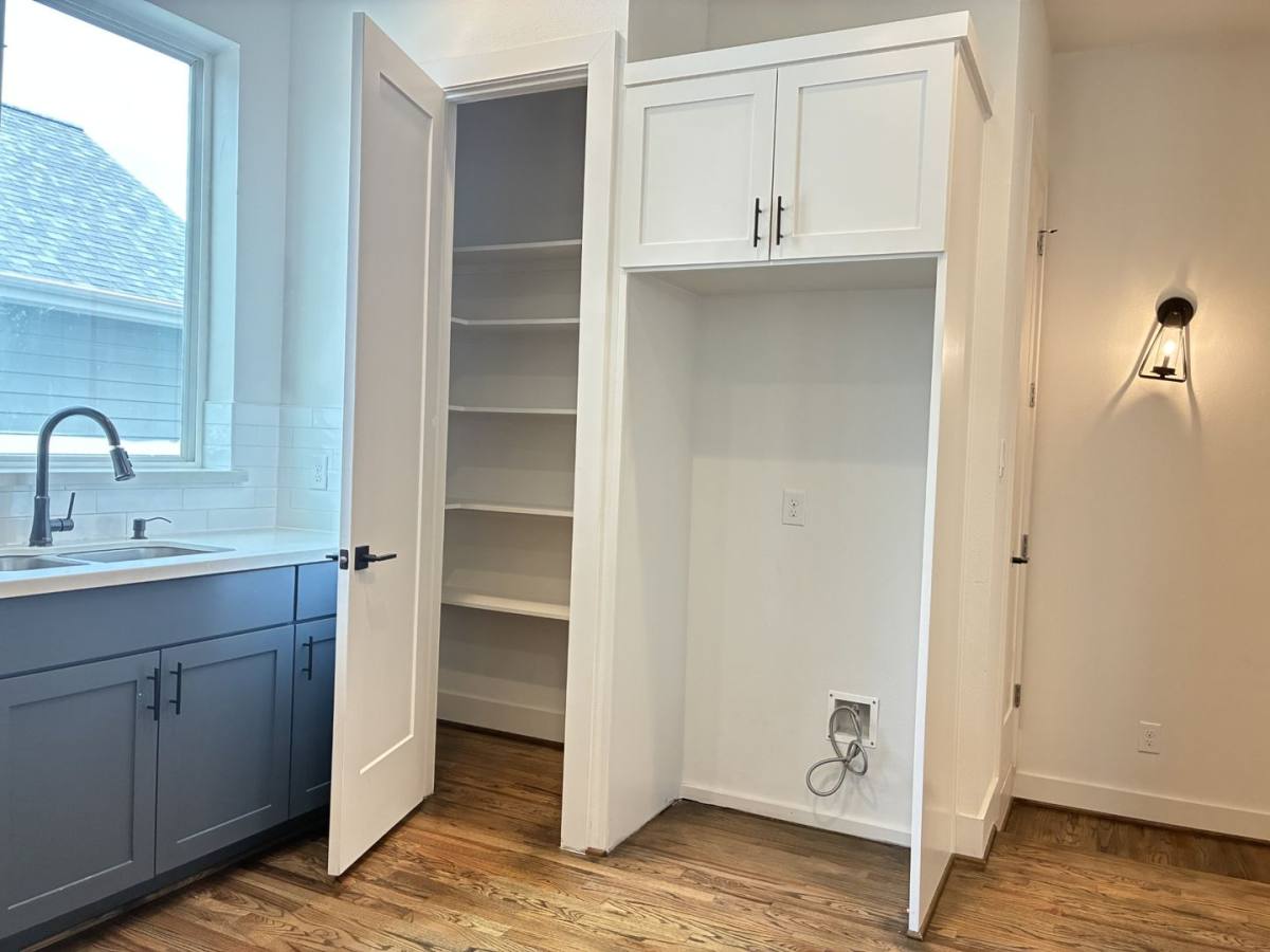 Townhouse for rent at 1535 W 24th St, Houston, TX 77008