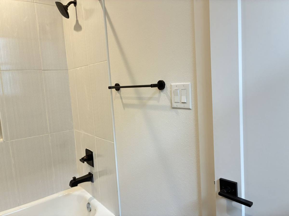 Townhouse for rent at 1535 W 24th St, Houston, TX 77008