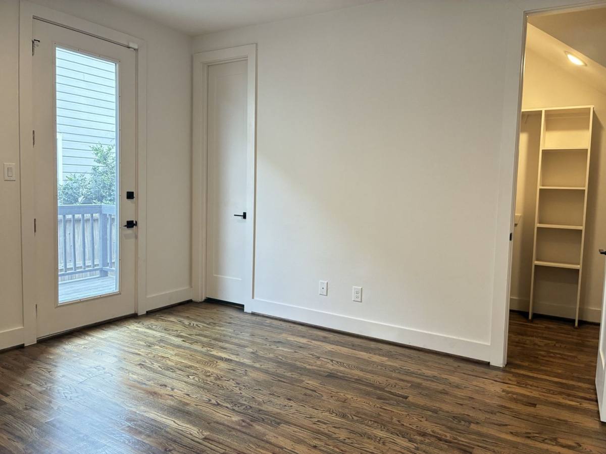 Townhouse for rent at 1535 W 24th St, Houston, TX 77008