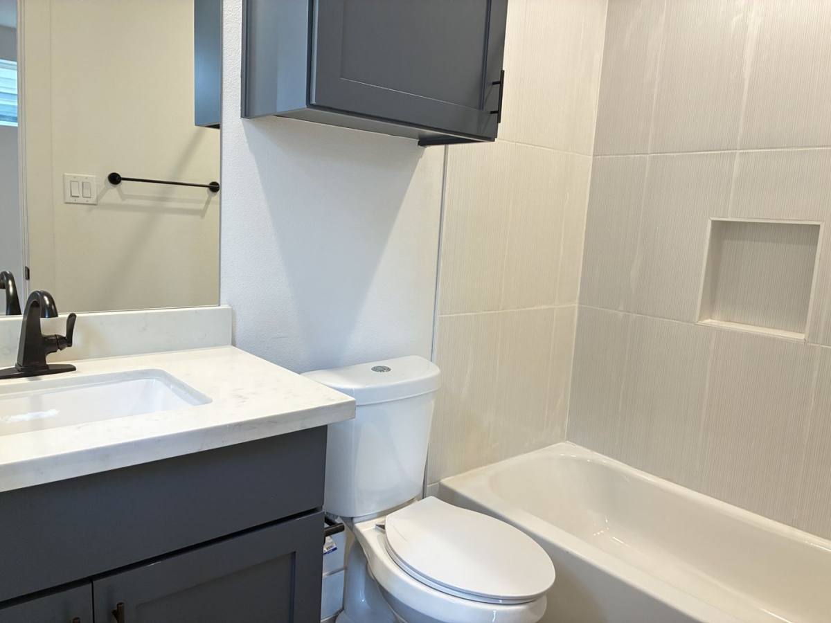 Townhouse for rent at 1535 W 24th St, Houston, TX 77008