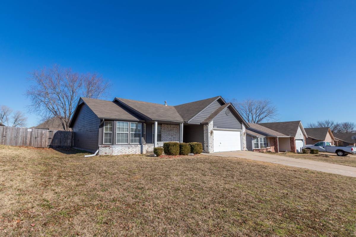 House for rent at 2412 W Natchez St, Broken Arrow, OK 74011