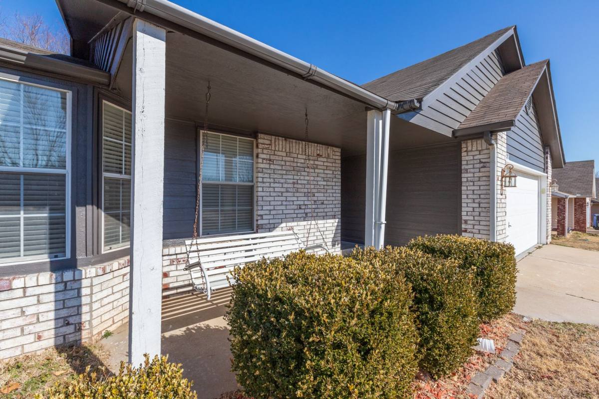 House for rent at 2412 W Natchez St, Broken Arrow, OK 74011