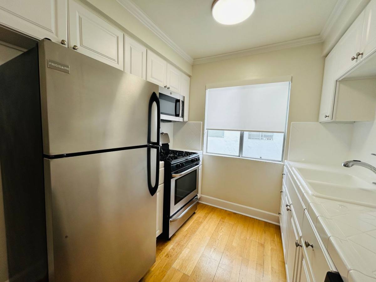 Apartment for rent at 1827 Veteran Ave, Los Angeles, CA 90025