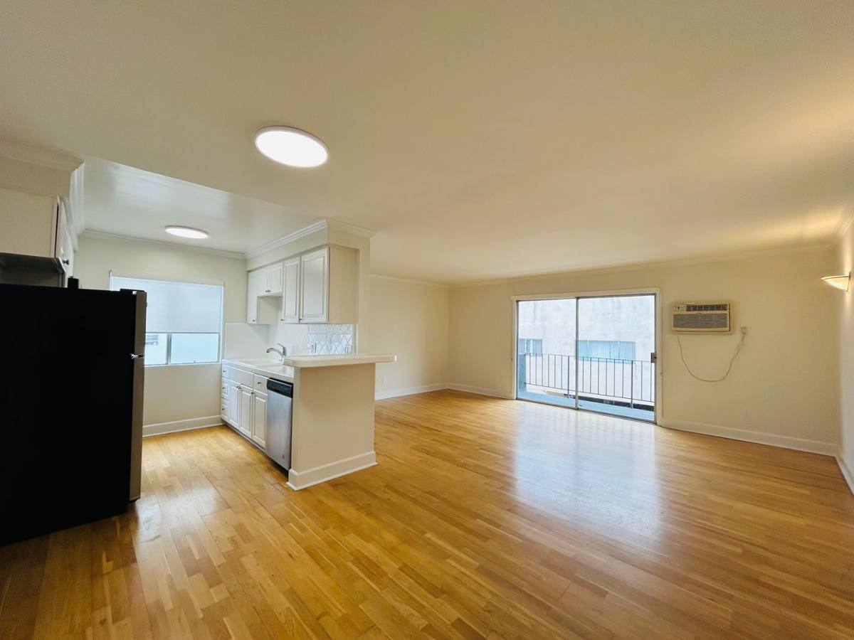 Apartment for rent at 1827 Veteran Ave, Los Angeles, CA 90025