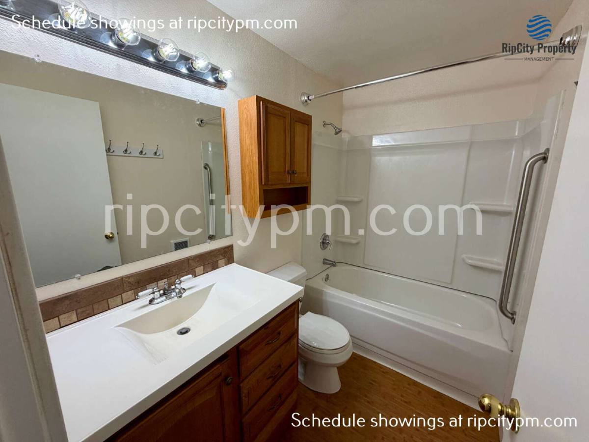Apartment for rent at 11837 SE Gladstone St, Portland, OR 97266