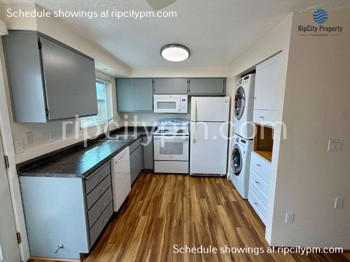 Apartment for rent at 11837 SE Gladstone St, Portland, OR 97266