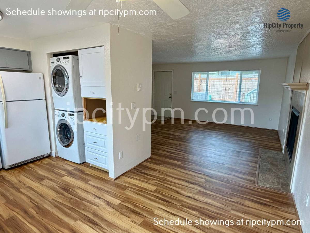Apartment for rent at 11837 SE Gladstone St, Portland, OR 97266