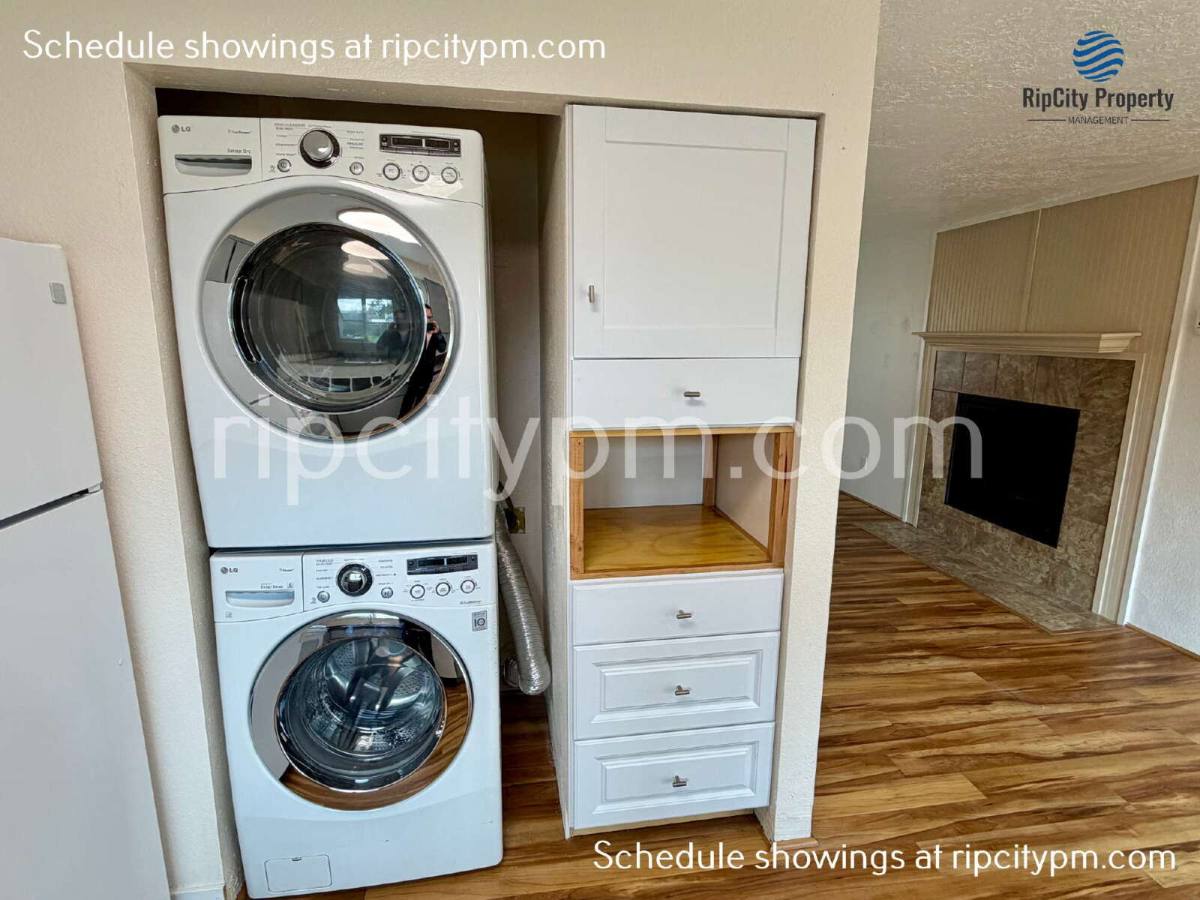 Apartment for rent at 11837 SE Gladstone St, Portland, OR 97266