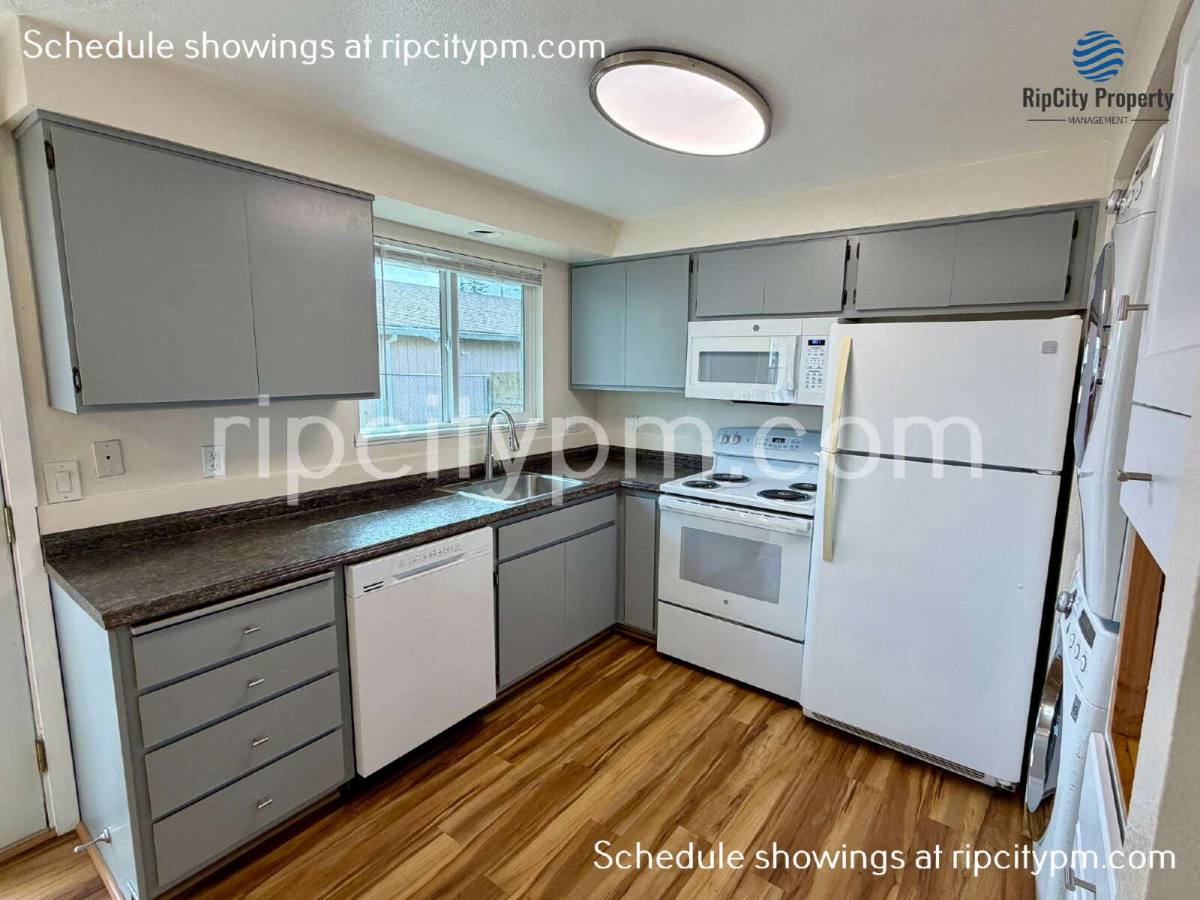 Apartment for rent at 11837 SE Gladstone St, Portland, OR 97266