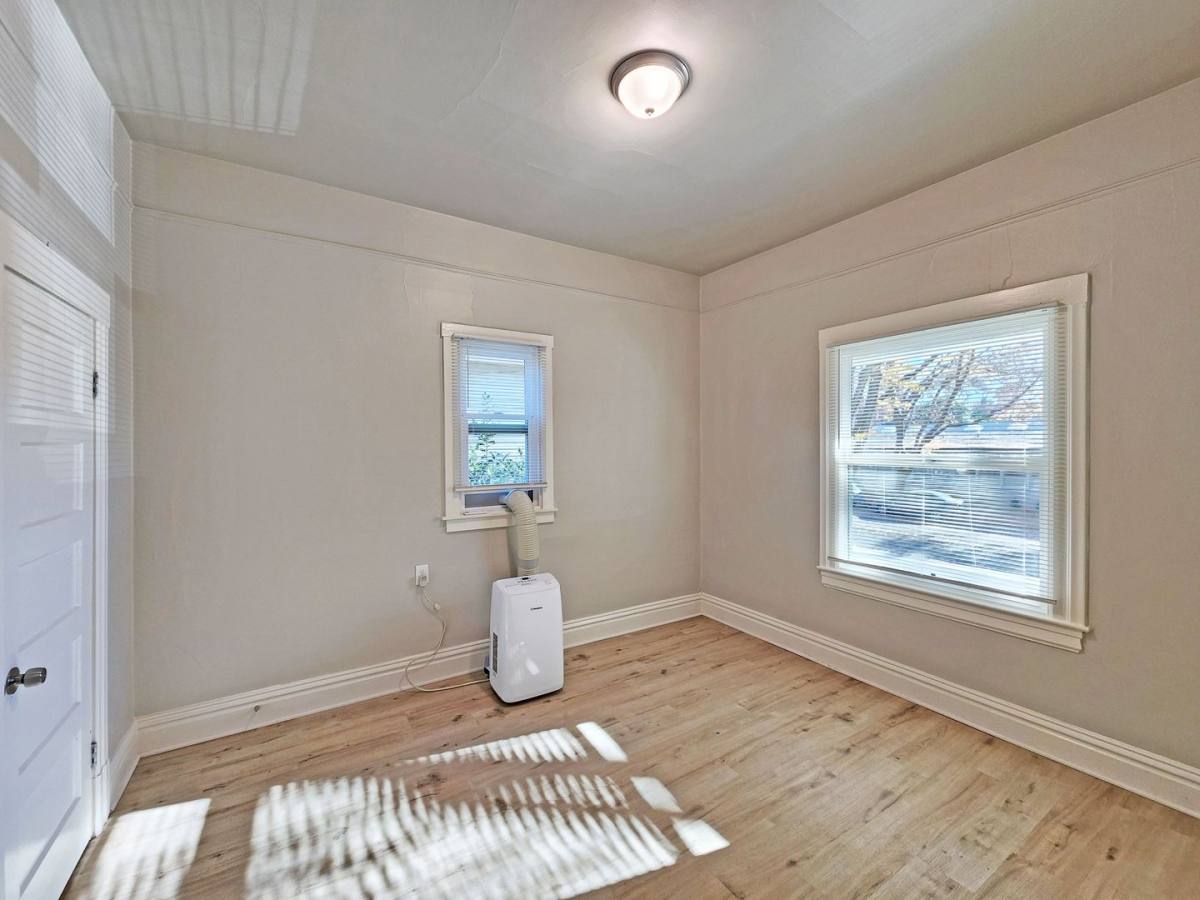Apartment for rent at 811 V St, Sacramento, CA 95818