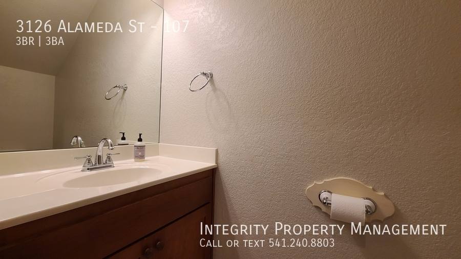 Townhouse for rent at 3126 Alameda St #107, Medford, OR 97504