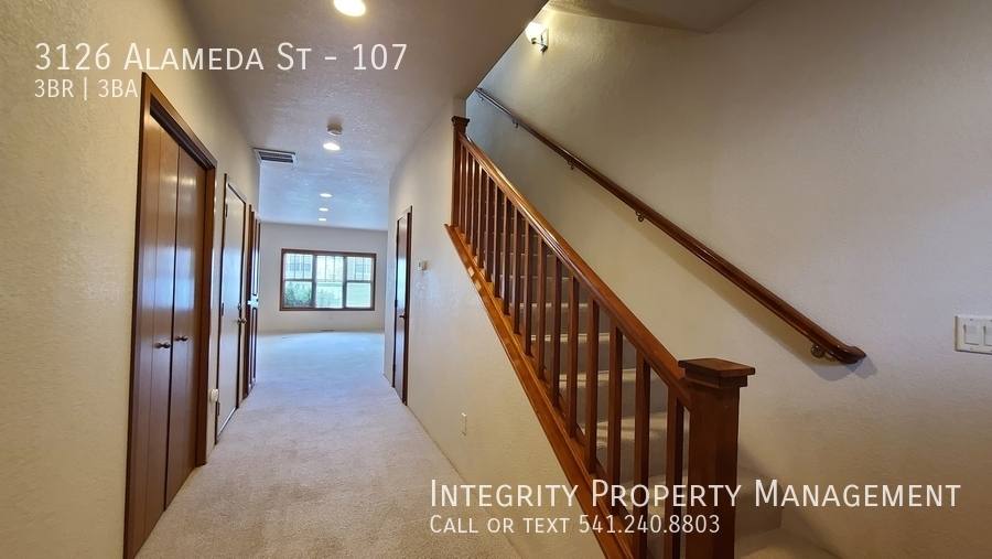 Townhouse for rent at 3126 Alameda St #107, Medford, OR 97504