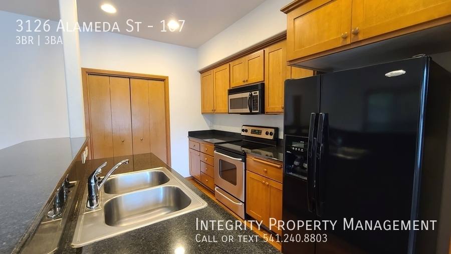 Townhouse for rent at 3126 Alameda St #107, Medford, OR 97504