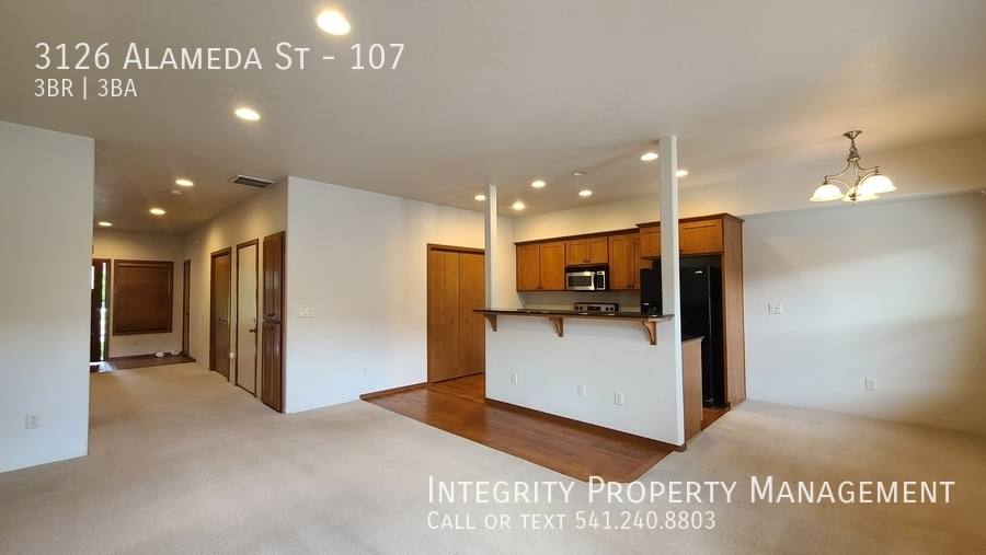 Townhouse for rent at 3126 Alameda St #107, Medford, OR 97504
