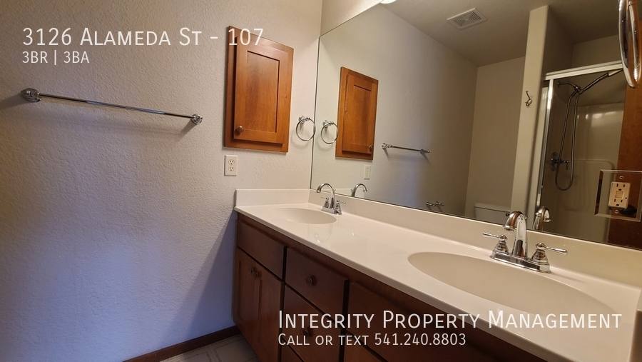 Townhouse for rent at 3126 Alameda St #107, Medford, OR 97504