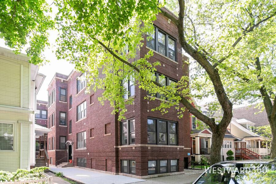 Apartment for rent at 1337 W Early Ave 1 #1, Chicago, IL 60660