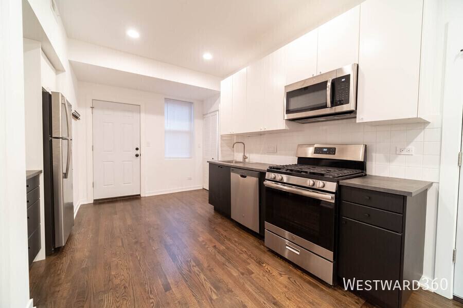 Apartment for rent at 1337 W Early Ave 1 #1, Chicago, IL 60660