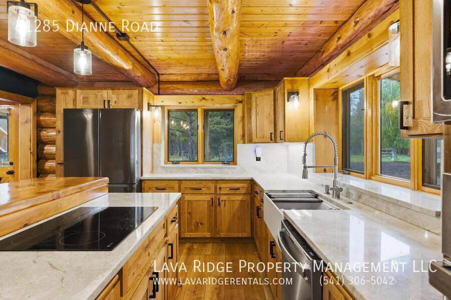 House for rent at 51285 Dianne Rd, La Pine, OR 97739