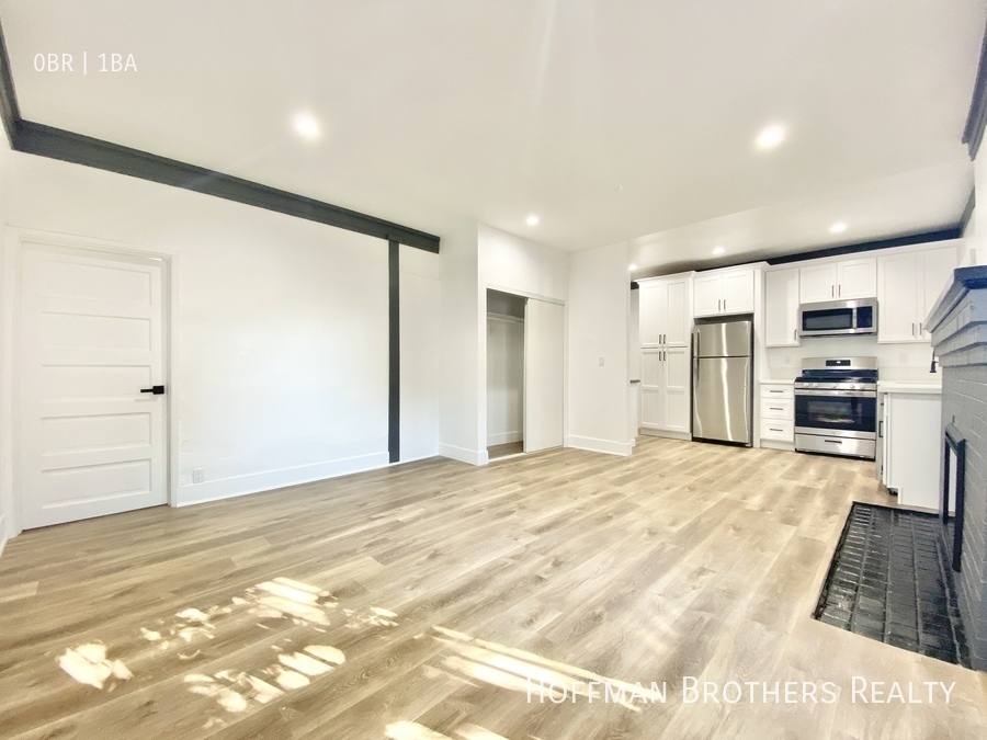 Apartment for rent at 2360 W Washington Blvd #202, Los Angeles, CA 90018