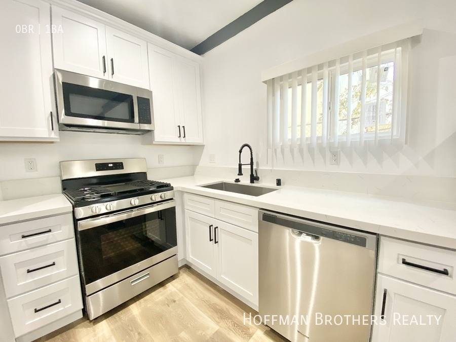 Apartment for rent at 2360 W Washington Blvd #202, Los Angeles, CA 90018