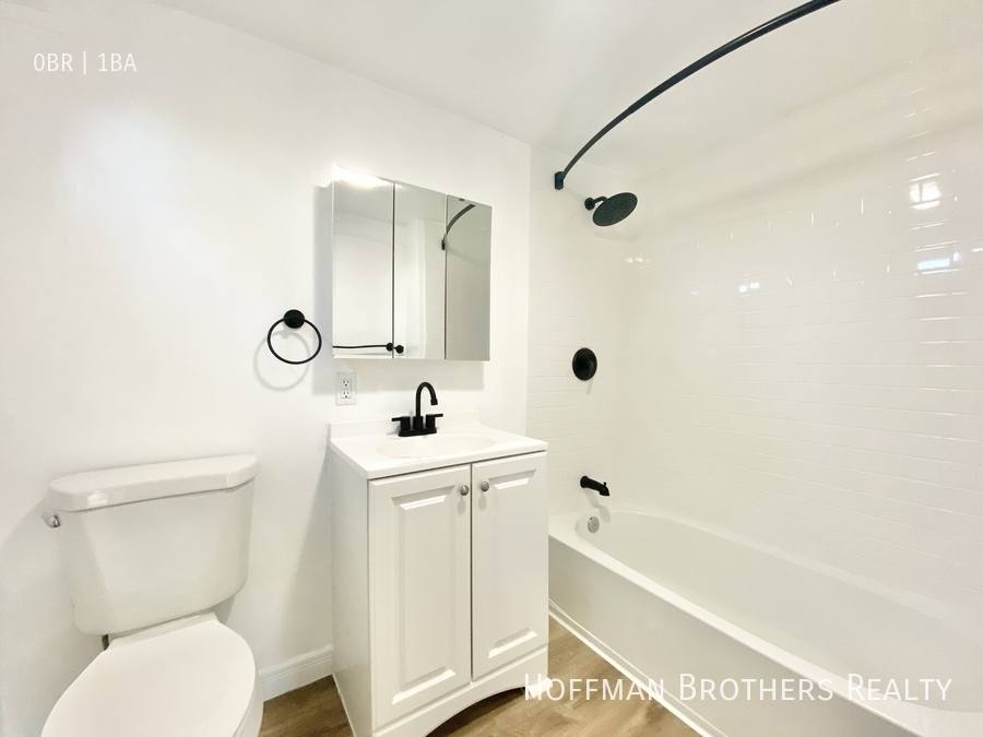 Apartment for rent at 2360 W Washington Blvd #202, Los Angeles, CA 90018